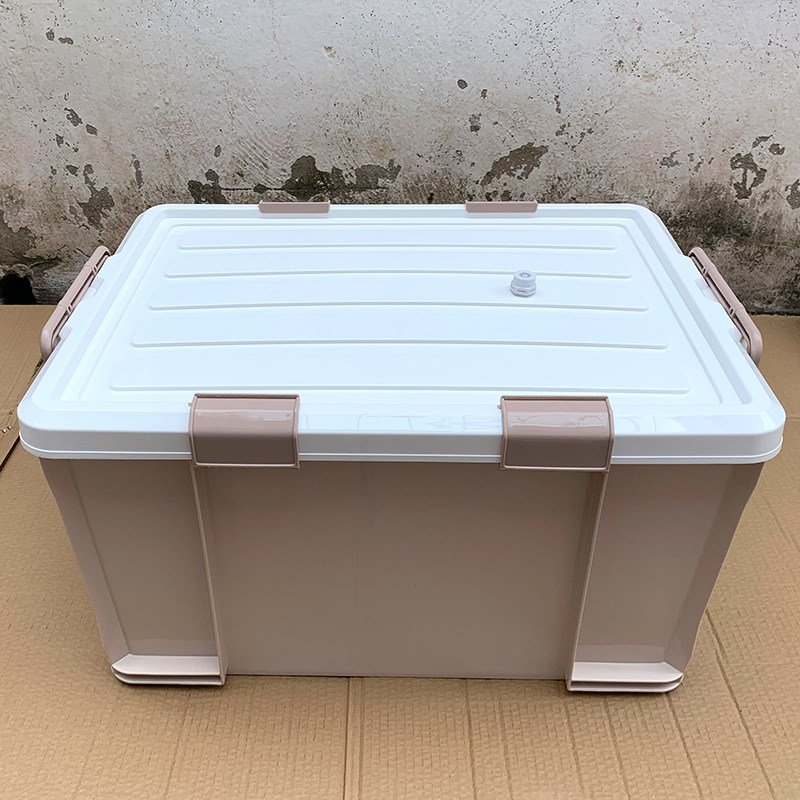 Out-of-door fishing for a mini-fisher with oxygen booster pumps to feed a shrimp tank with live fish drums of plastic aquariums